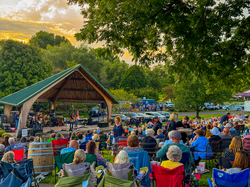 Outdoor concert at Shelton Vineyards
